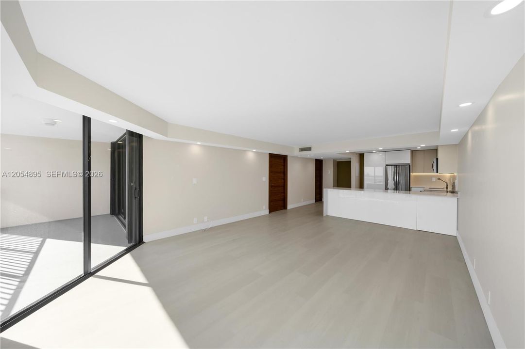 For Rent: $3,500 (1 beds, 1 baths, 1040 Square Feet)