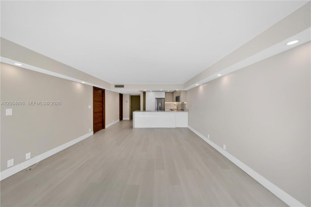 For Rent: $3,500 (1 beds, 1 baths, 1040 Square Feet)