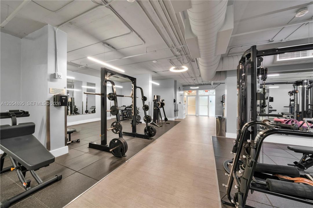 For Rent: $3,500 (1 beds, 1 baths, 1040 Square Feet)