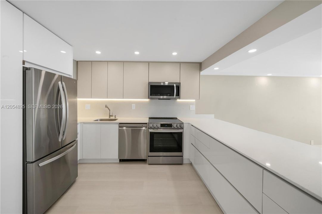 For Rent: $3,500 (1 beds, 1 baths, 1040 Square Feet)