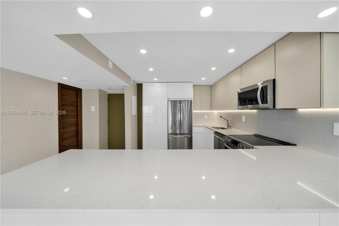 For Rent: $3,500 (1 beds, 1 baths, 1040 Square Feet)