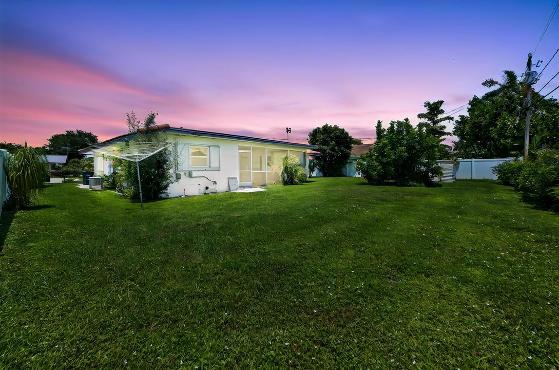 24-Backyard-01_TW