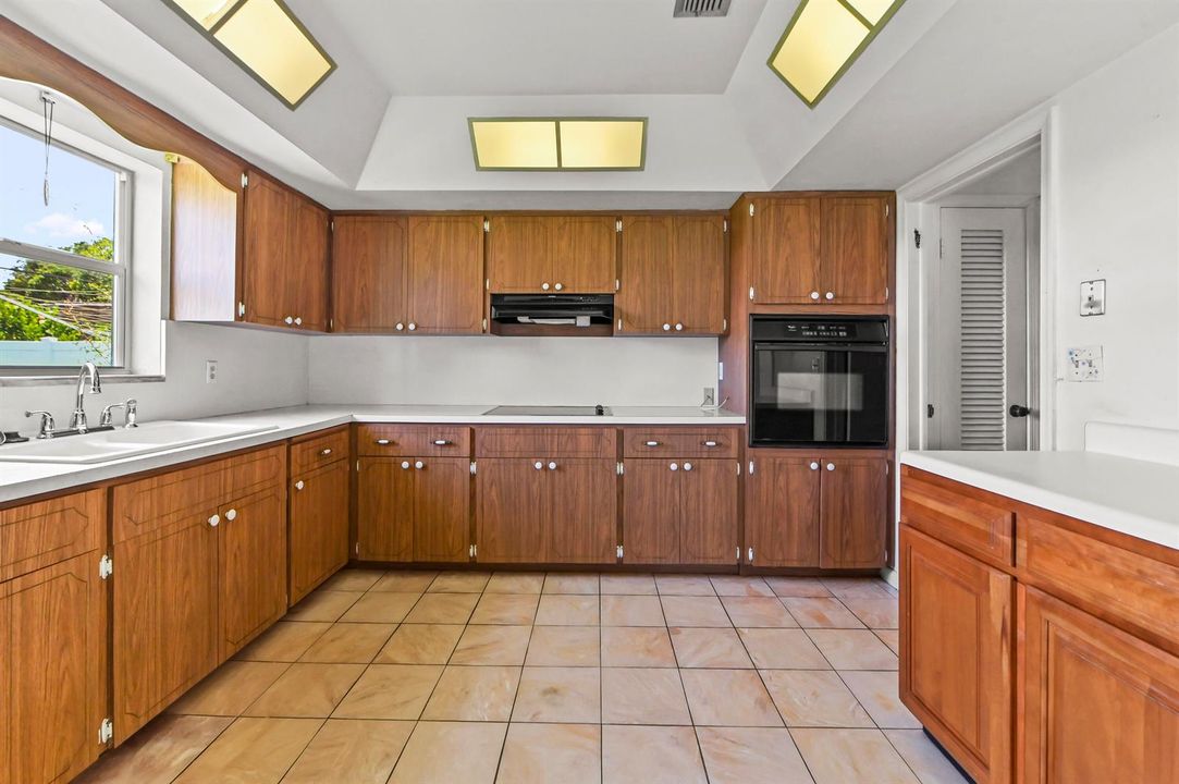 12 Kitchen 01