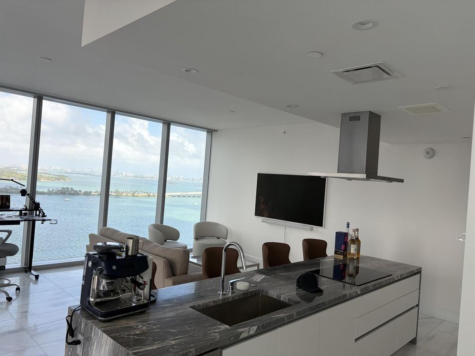 700NE26thTerrace_70276_17