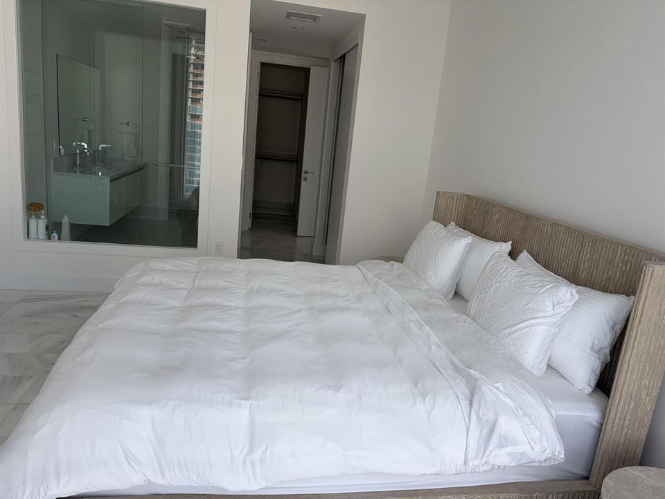 700NE26thTerrace_70276_16