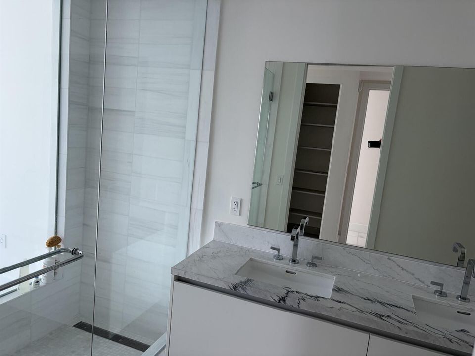 700NE26thTerrace_70276_18