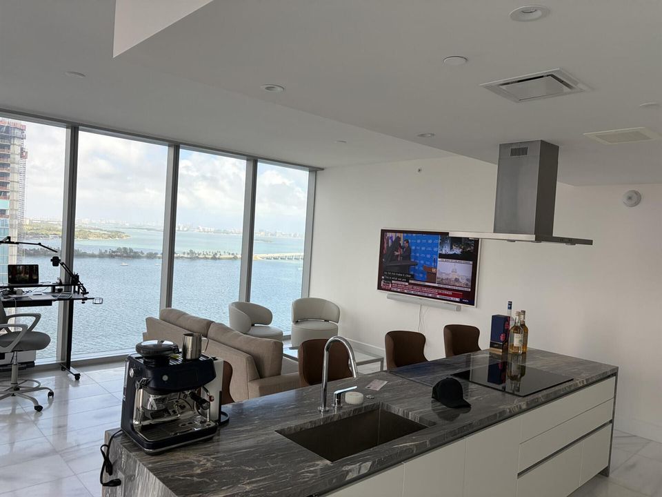 700NE26thTerrace_70276_15