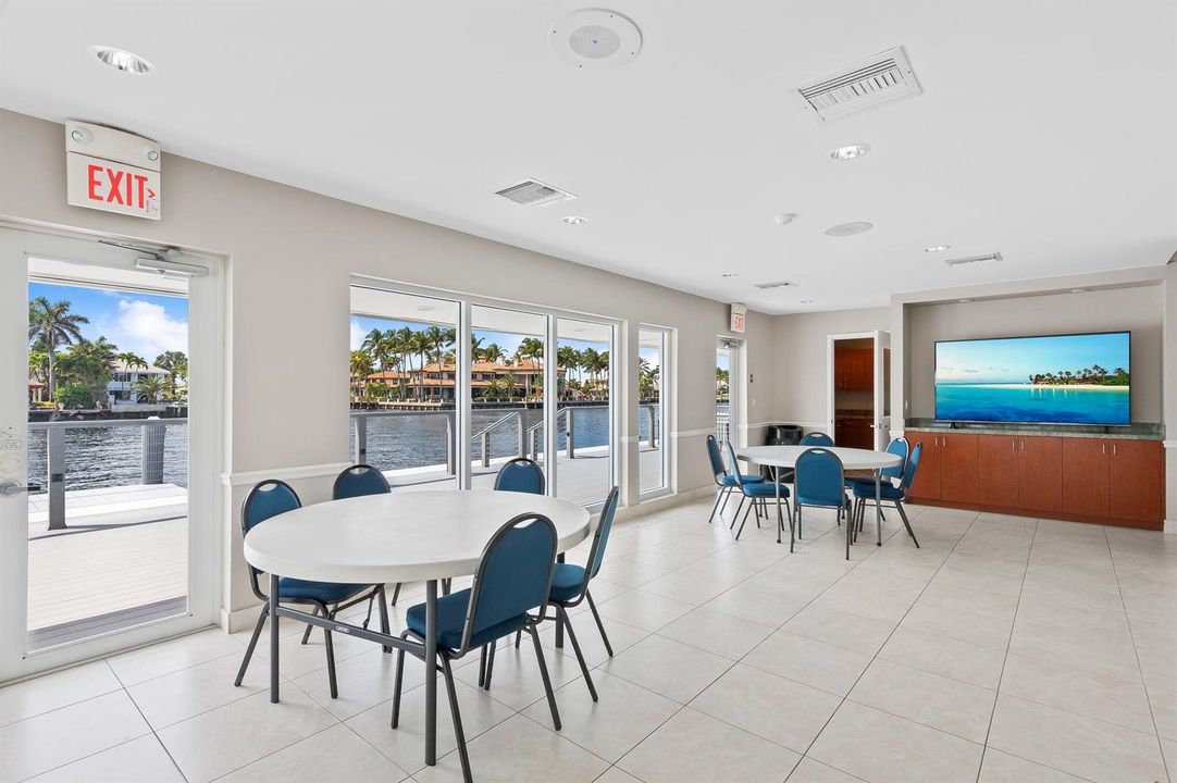 8 clubhouse interior