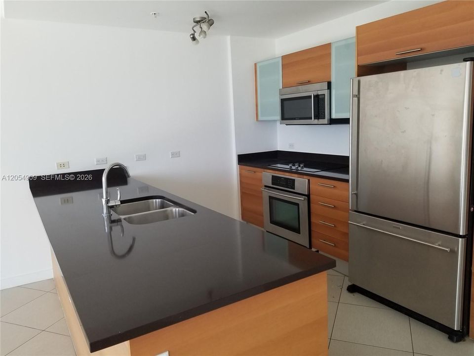В аренду: $4,200 (2 спален, 2 ванн, 1181 Квадратных фут)