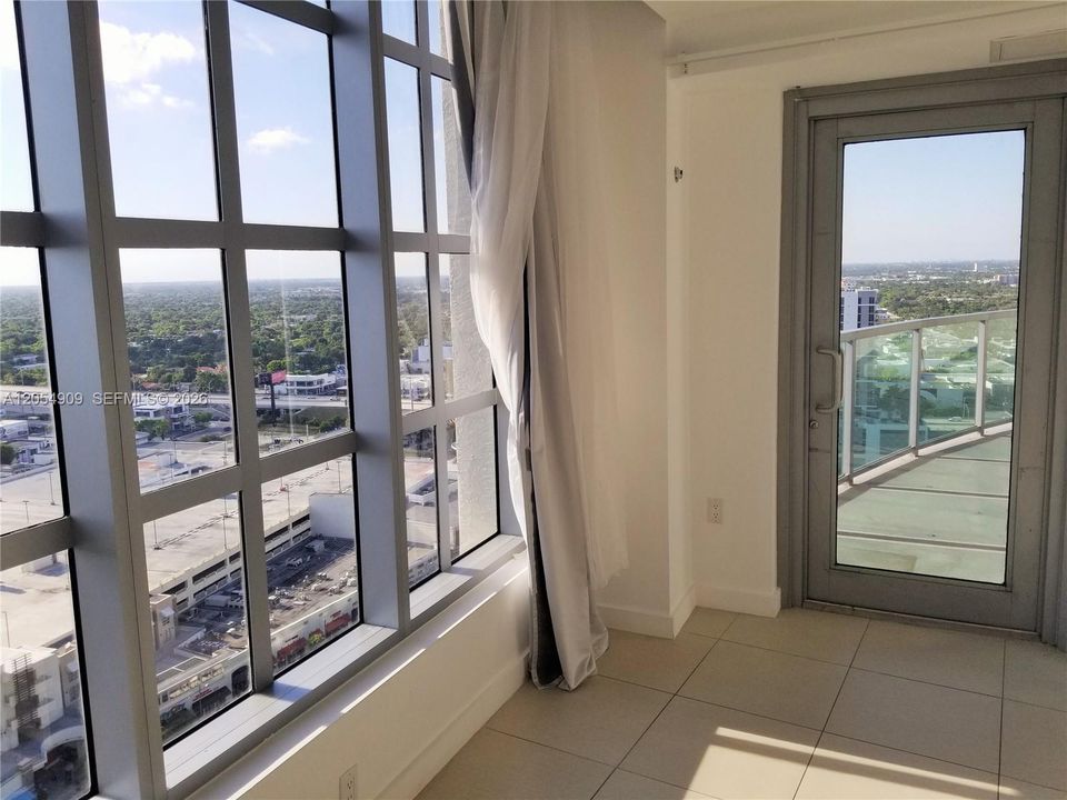 В аренду: $4,200 (2 спален, 2 ванн, 1181 Квадратных фут)