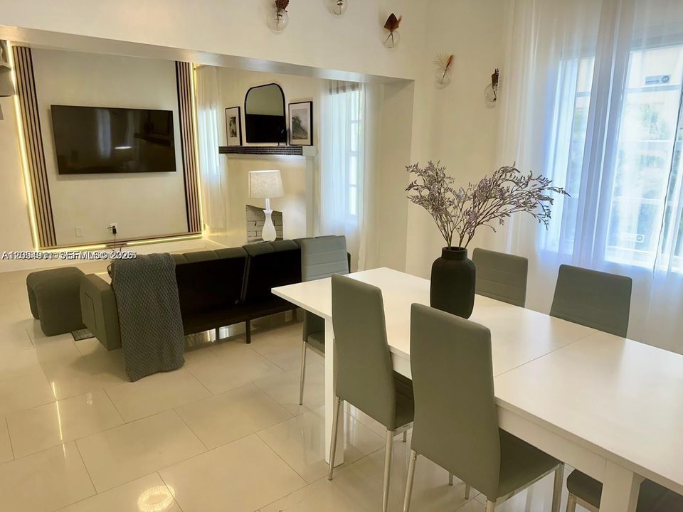 В аренду: $2,950 (3 спален, 1 ванн, 5016 Квадратных фут)