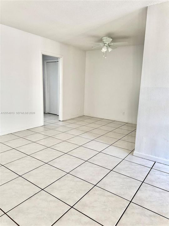 Living room blended to dining area