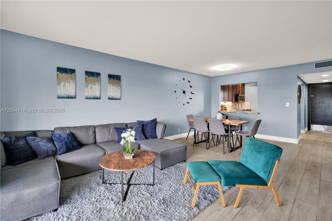 В аренду: $2,500 (2 спален, 2 ванн, 992 Квадратных фут)