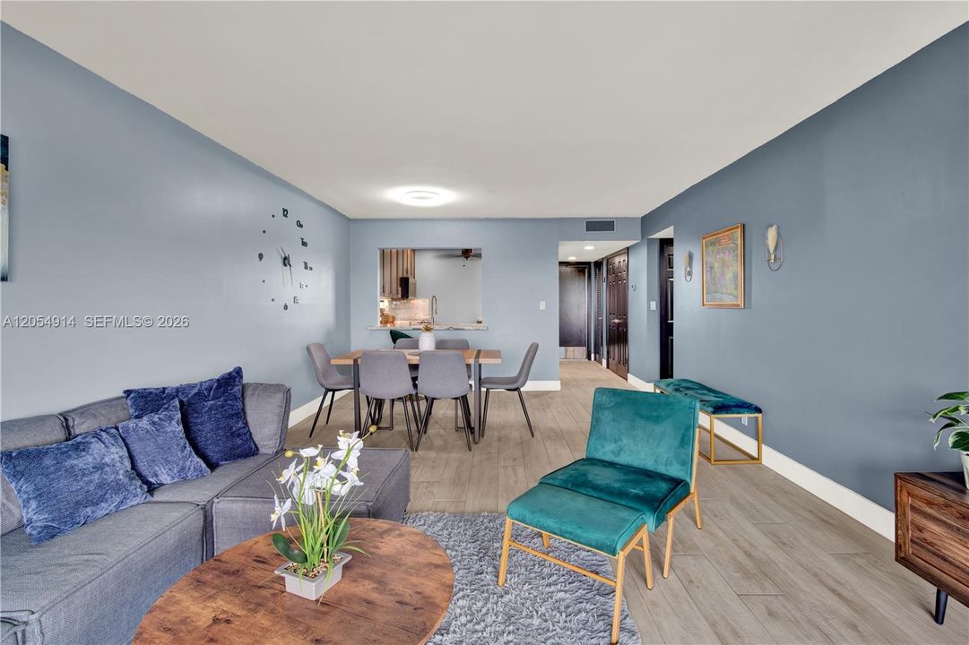 В аренду: $2,500 (2 спален, 2 ванн, 992 Квадратных фут)