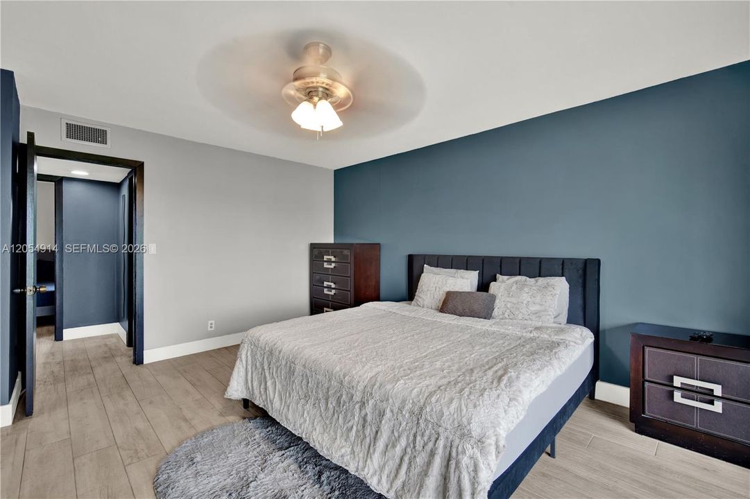 В аренду: $2,500 (2 спален, 2 ванн, 992 Квадратных фут)