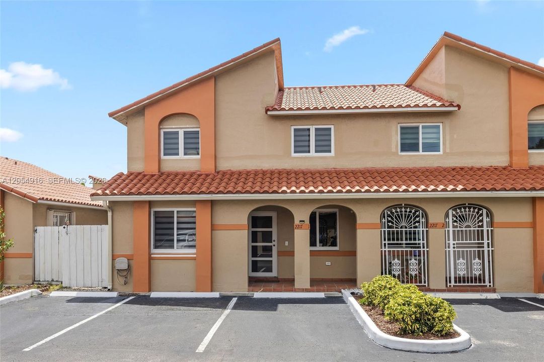 En Venta: $389,800 (4 camas, 3 baños, 1580 Pies cuadrados)