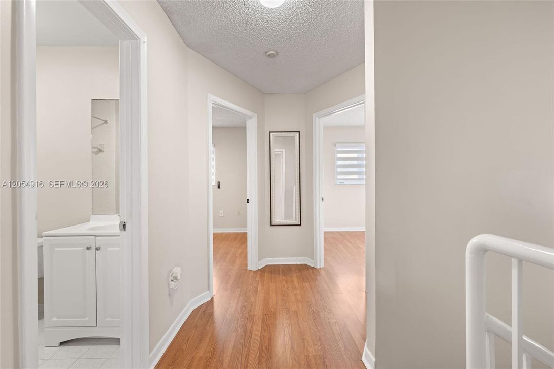 En Venta: $389,800 (4 camas, 3 baños, 1580 Pies cuadrados)