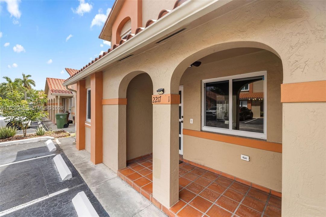 En Venta: $389,800 (4 camas, 3 baños, 1580 Pies cuadrados)