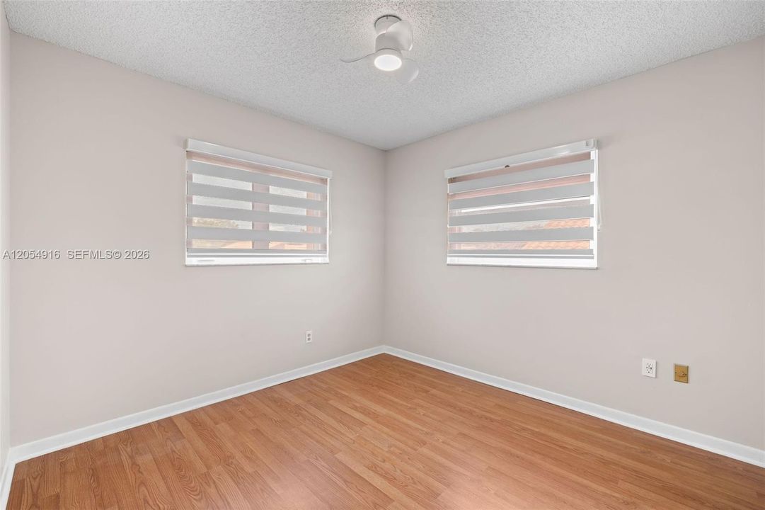 En Venta: $389,800 (4 camas, 3 baños, 1580 Pies cuadrados)