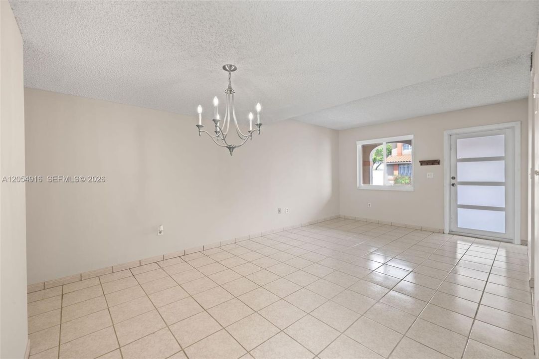 En Venta: $389,800 (4 camas, 3 baños, 1580 Pies cuadrados)