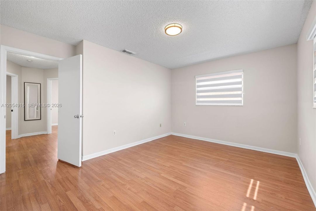 En Venta: $389,800 (4 camas, 3 baños, 1580 Pies cuadrados)