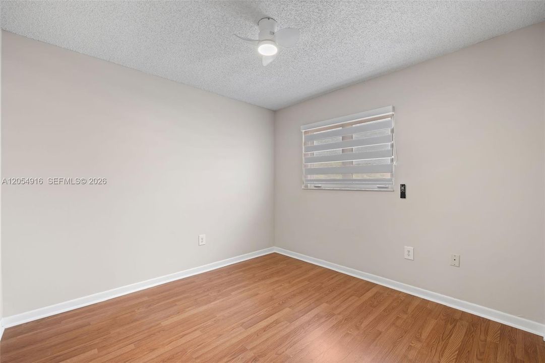 En Venta: $389,800 (4 camas, 3 baños, 1580 Pies cuadrados)