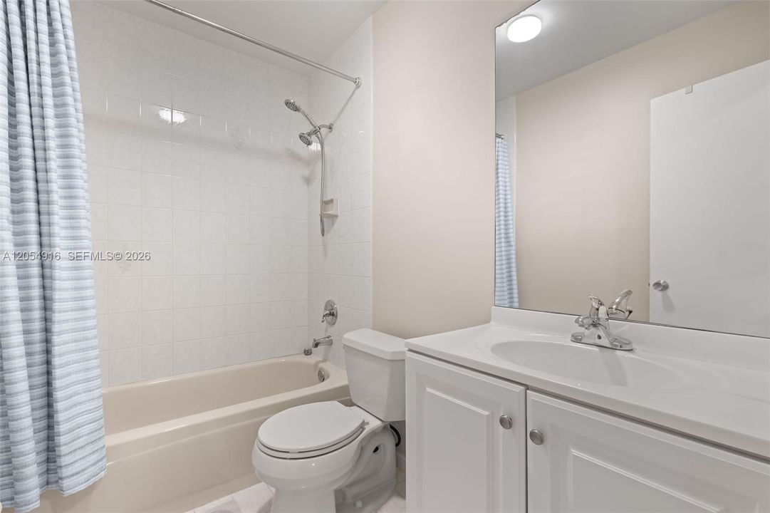 En Venta: $389,800 (4 camas, 3 baños, 1580 Pies cuadrados)
