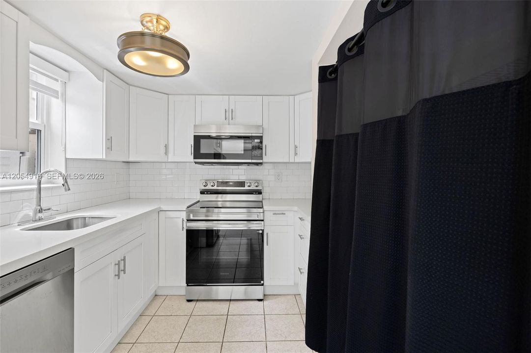 En Venta: $389,800 (4 camas, 3 baños, 1580 Pies cuadrados)