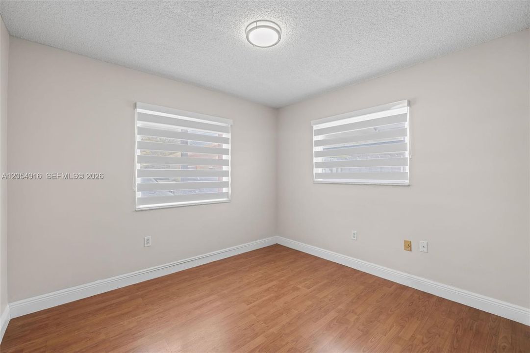 En Venta: $389,800 (4 camas, 3 baños, 1580 Pies cuadrados)