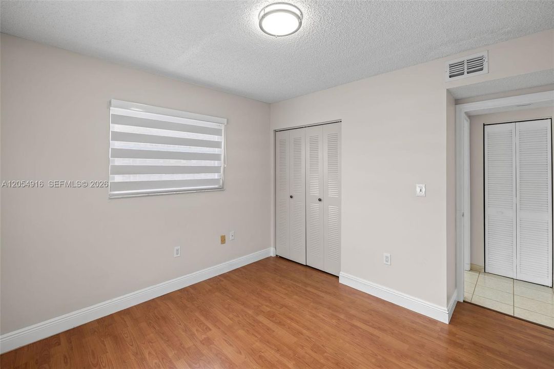 En Venta: $389,800 (4 camas, 3 baños, 1580 Pies cuadrados)