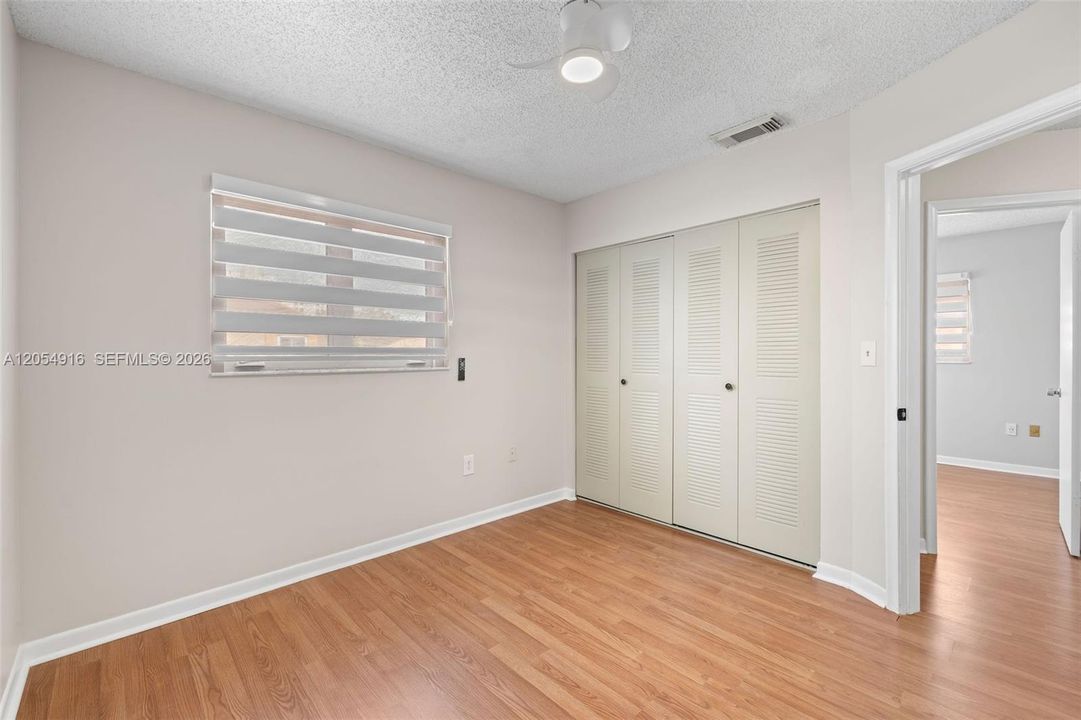 En Venta: $389,800 (4 camas, 3 baños, 1580 Pies cuadrados)