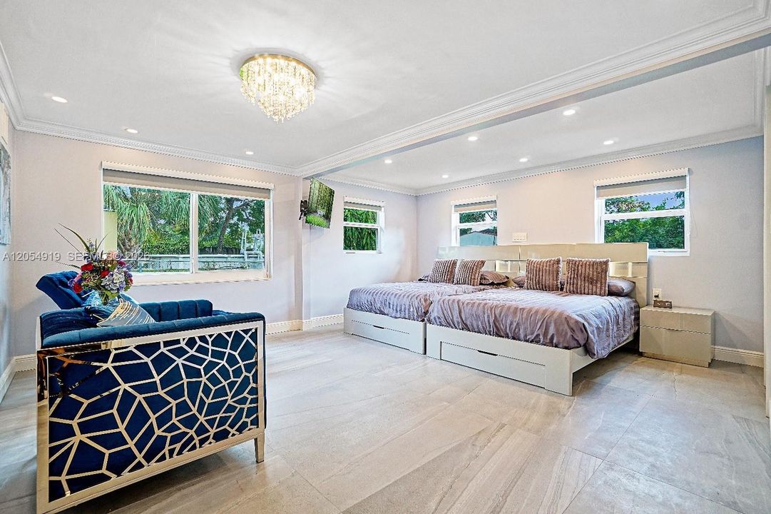В аренду: $4,200 (3 спален, 2 ванн, 1690 Квадратных фут)