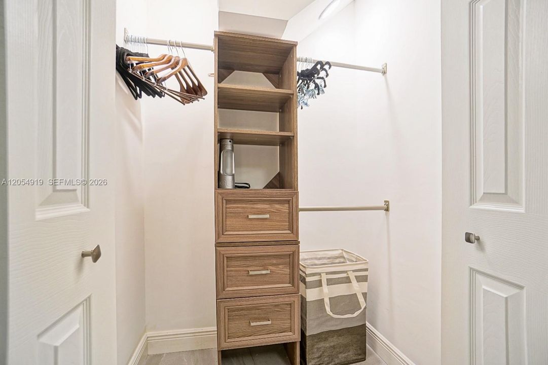 В аренду: $4,200 (3 спален, 2 ванн, 1690 Квадратных фут)