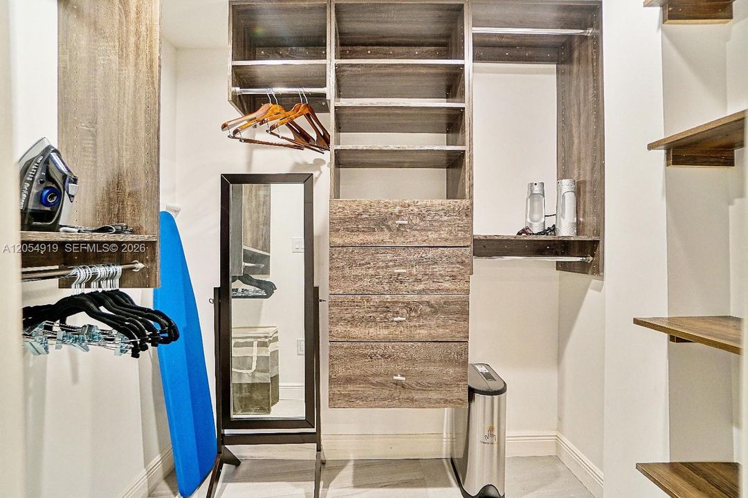 В аренду: $4,200 (3 спален, 2 ванн, 1690 Квадратных фут)