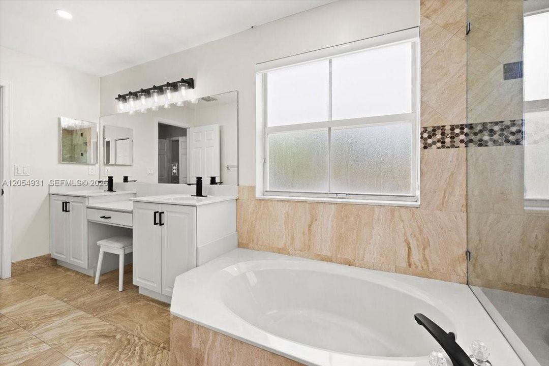 В аренду: $4,850 (4 спален, 2 ванн, 2180 Квадратных фут)