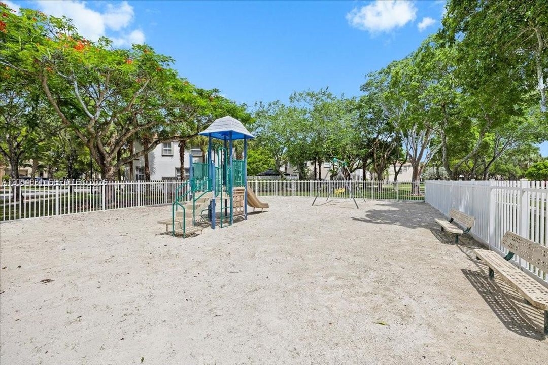В аренду: $4,850 (4 спален, 2 ванн, 2180 Квадратных фут)