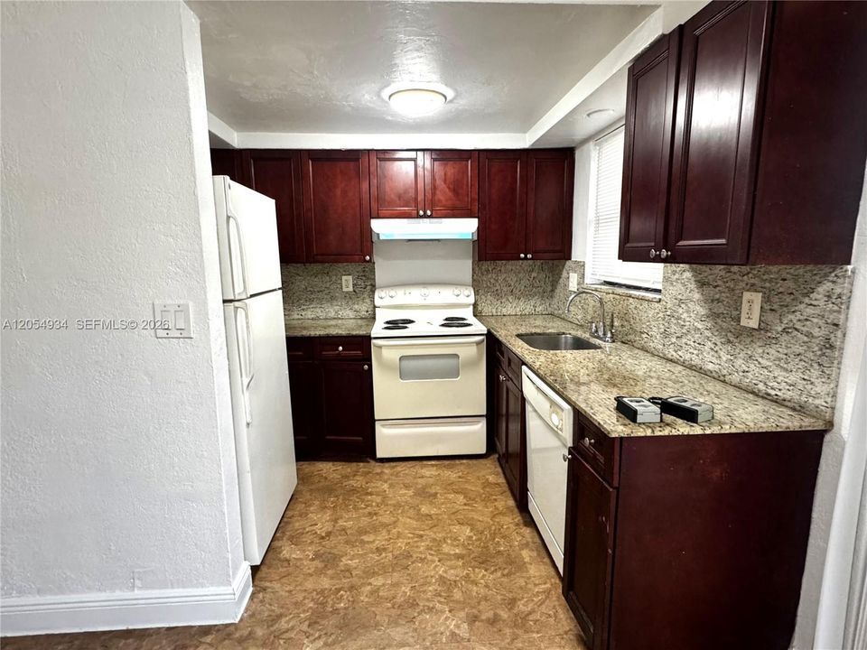 В аренду: $2,050 (2 спален, 1 ванн, 820 Квадратных фут)