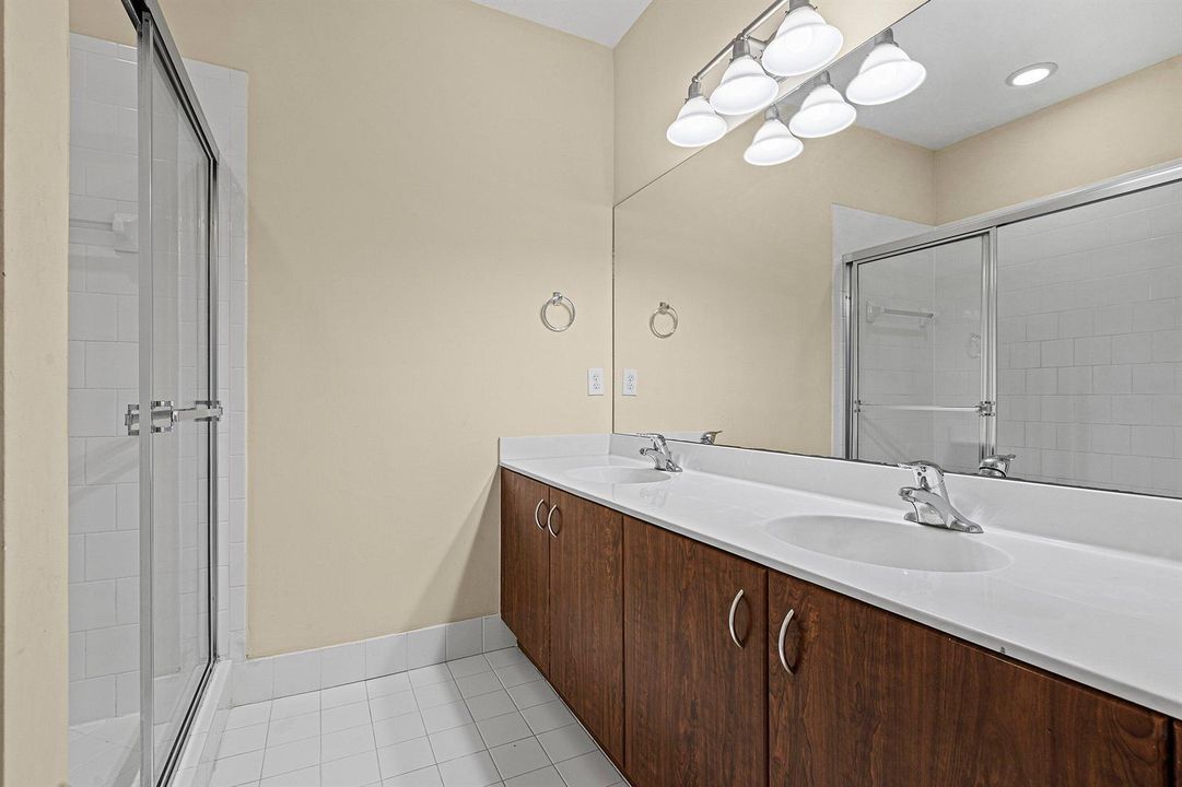 Gues bathroom