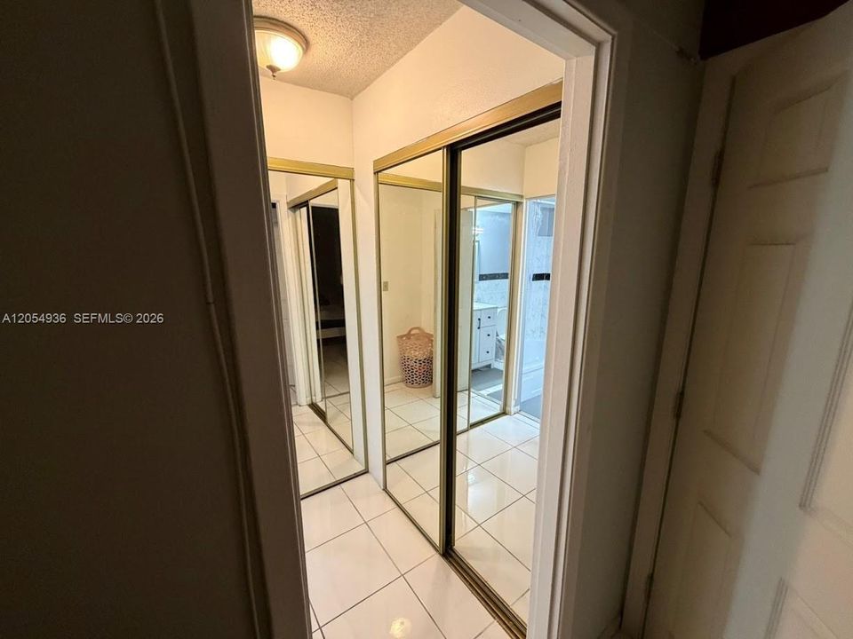 For Rent: $2,000 (2 beds, 2 baths, 880 Square Feet)