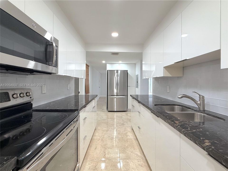 На продажу: $560,000 (2 спален, 2 ванн, 1400 Квадратных фут)