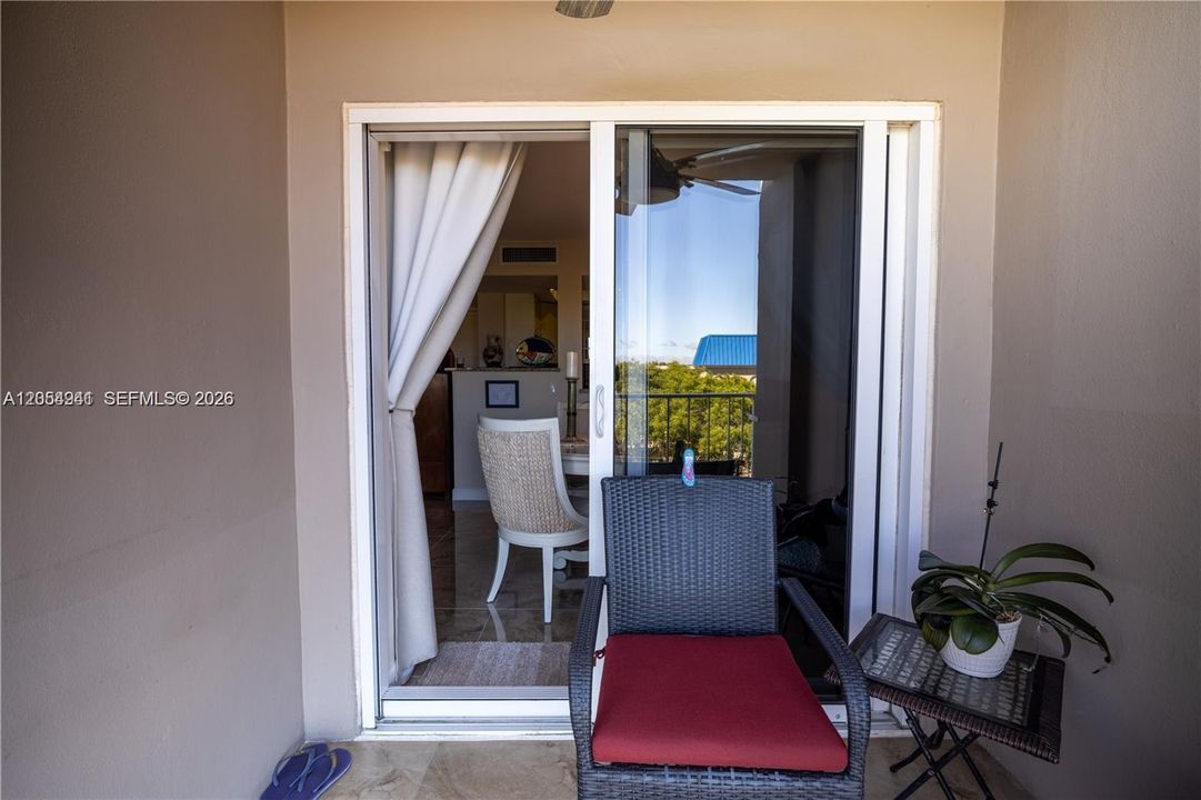 В аренду: $2,700 (2 спален, 2 ванн, 1020 Квадратных фут)