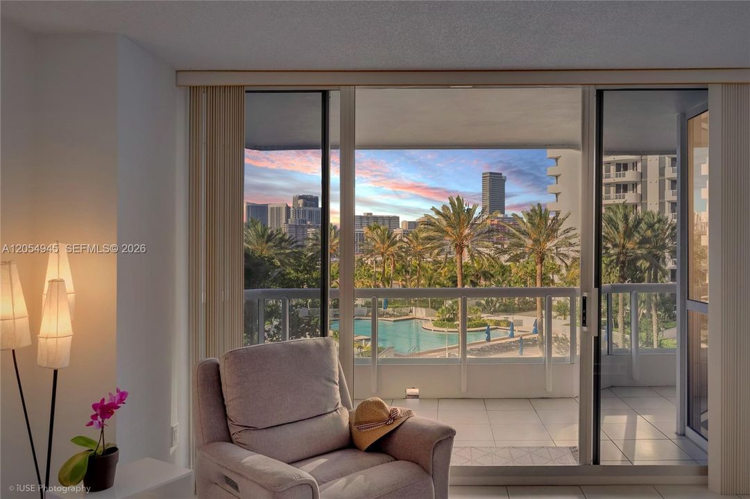 En Venta: $670,000 (3 camas, 2 baños, 1700 Pies cuadrados)