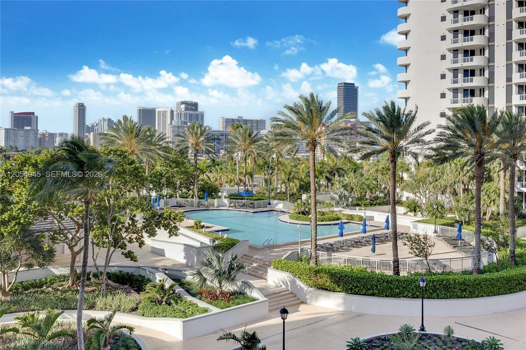 En Venta: $670,000 (3 camas, 2 baños, 1700 Pies cuadrados)
