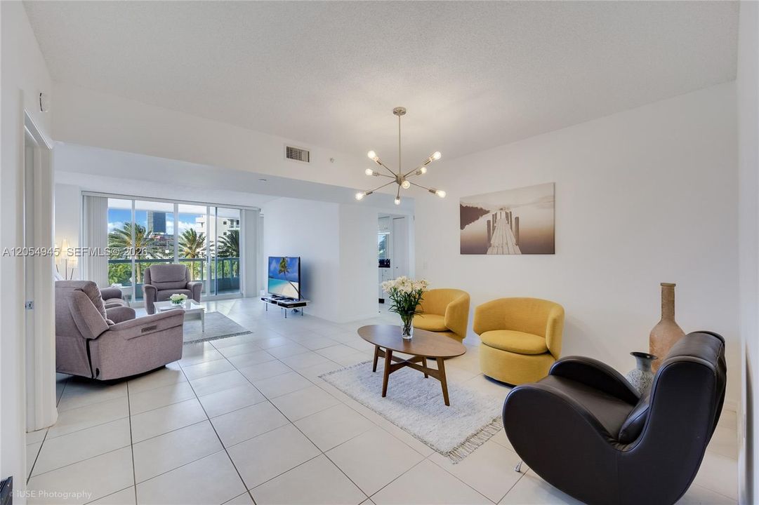 En Venta: $670,000 (3 camas, 2 baños, 1700 Pies cuadrados)