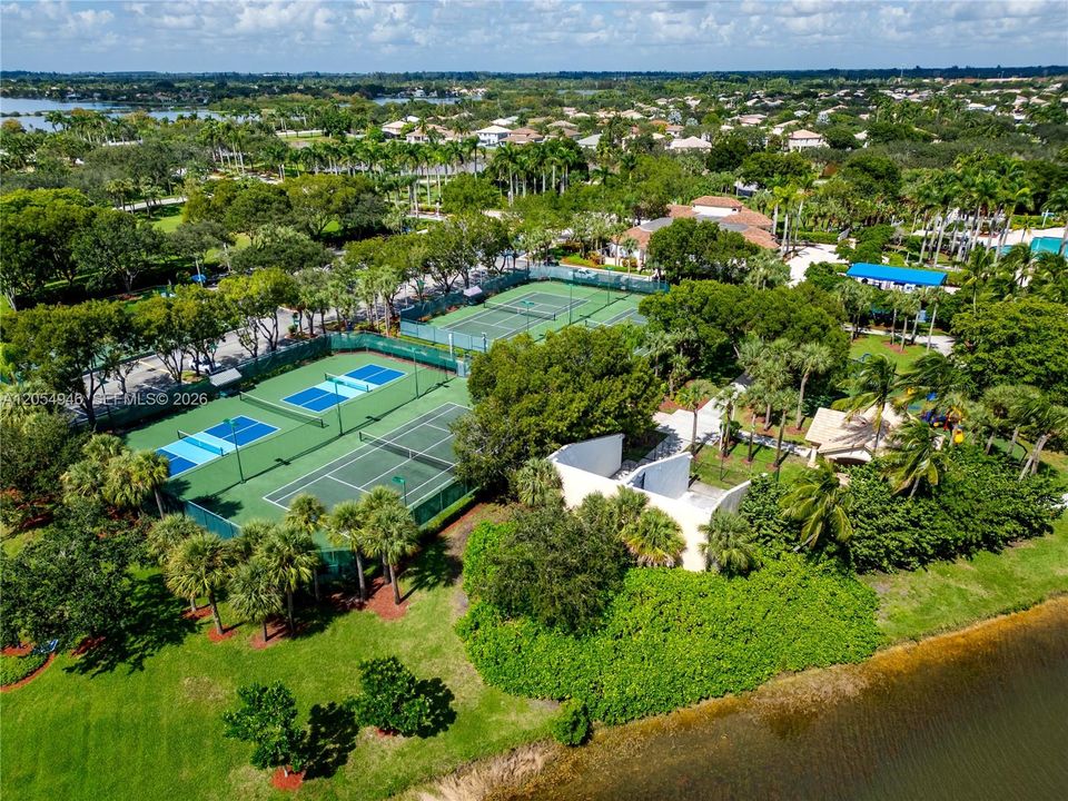 На продажу: $505,000 (3 спален, 2 ванн, 1368 Квадратных фут)