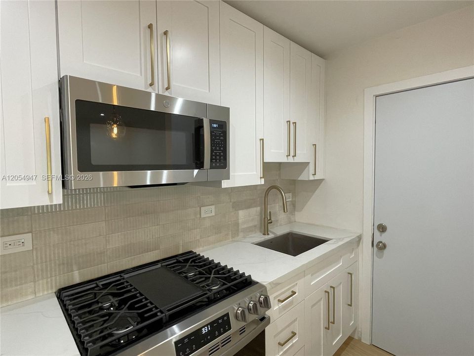 For Rent: $2,200 (1 beds, 1 baths, 510 Square Feet)