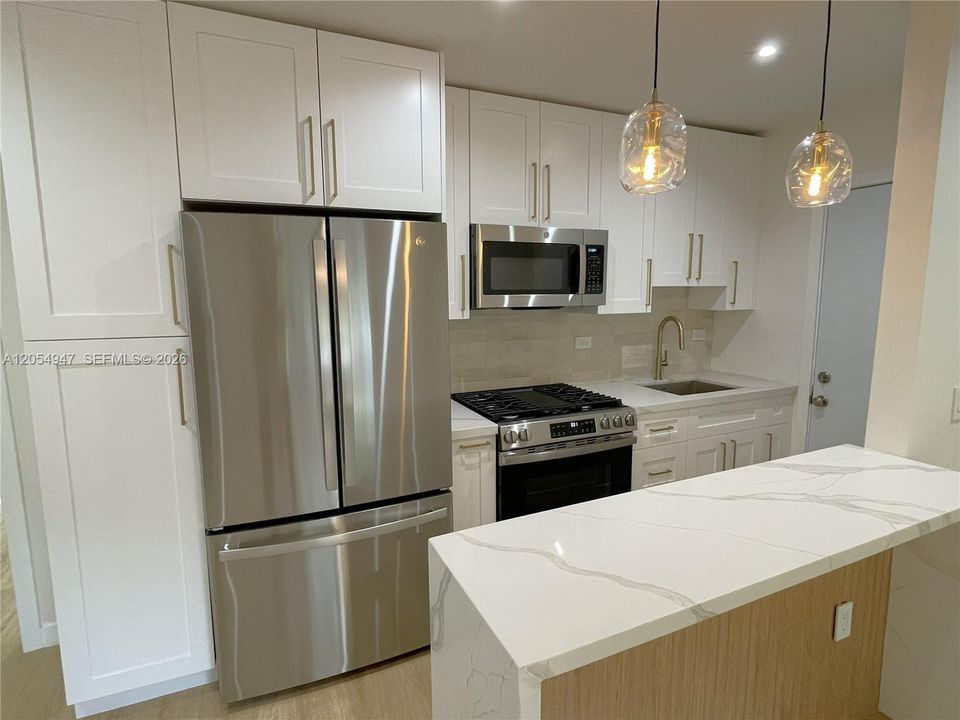 For Rent: $2,200 (1 beds, 1 baths, 510 Square Feet)