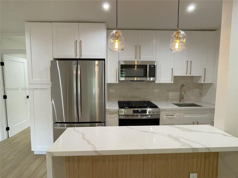 For Rent: $2,200 (1 beds, 1 baths, 510 Square Feet)