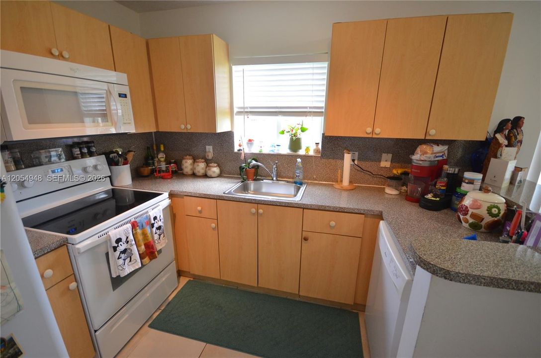 For Sale: $280,000 (3 beds, 2 baths, 1099 Square Feet)