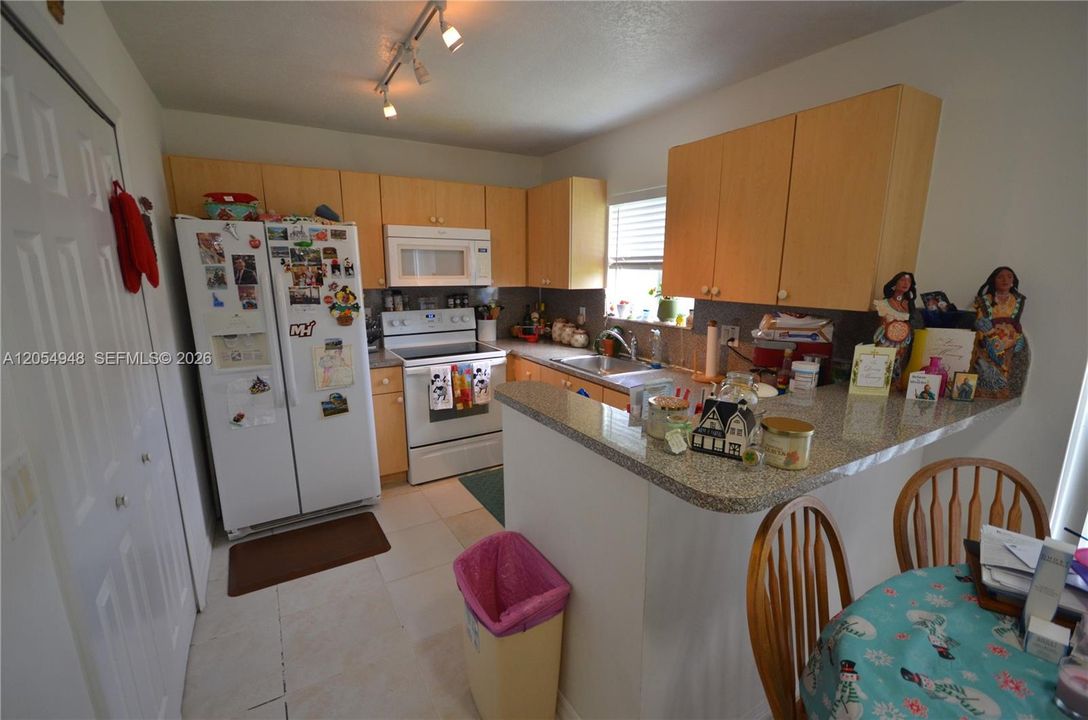For Sale: $280,000 (3 beds, 2 baths, 1099 Square Feet)